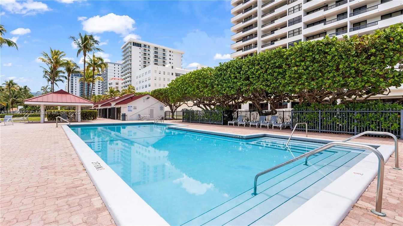 Exterior, Pool