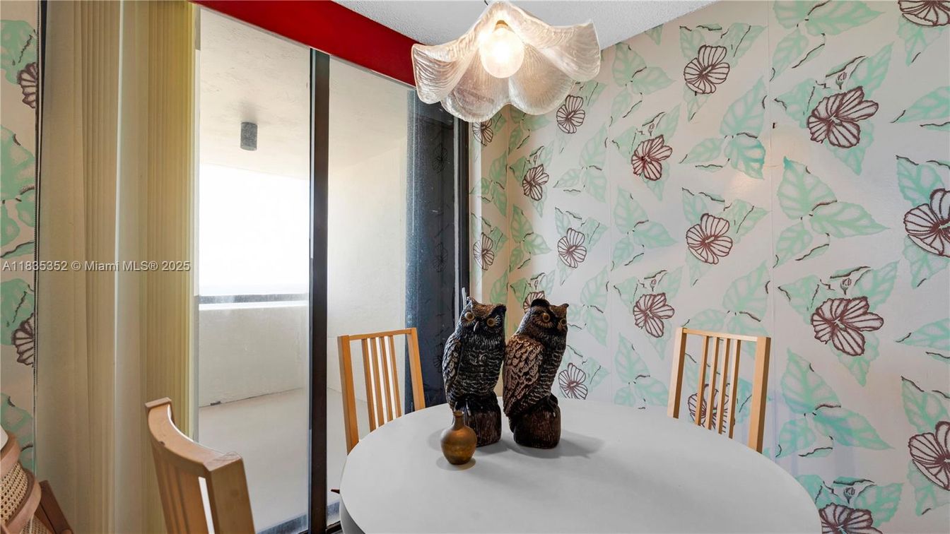 Dining room, Interior