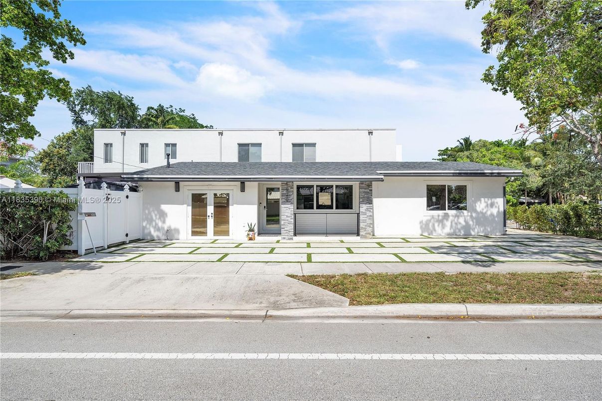 Exterior, Facade, Farmhouse