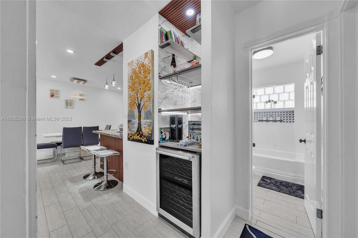 Interior, Pendant Lights, Recessed Lighting, Wood Texture Flooring