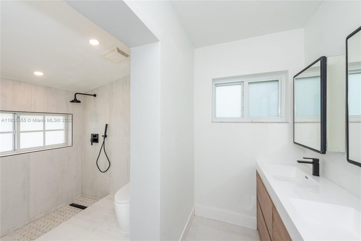 Bathroom, Interior, Recessed Lighting