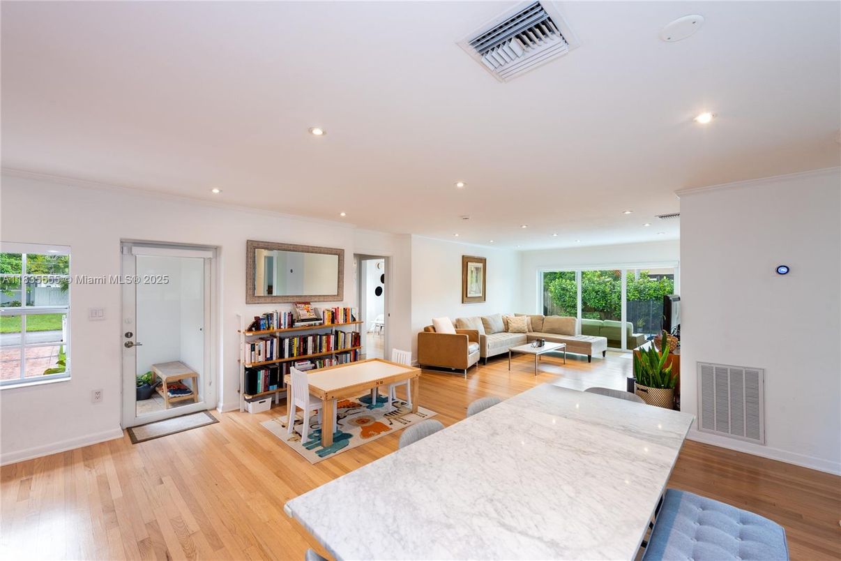 Dining room, Interior, Living room, Recessed Lighting, Wood Texture Flooring