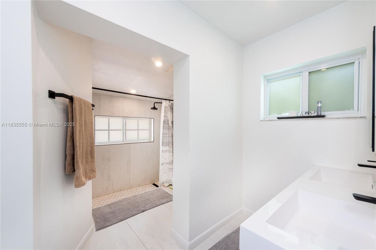 Bathroom, Interior, Recessed Lighting