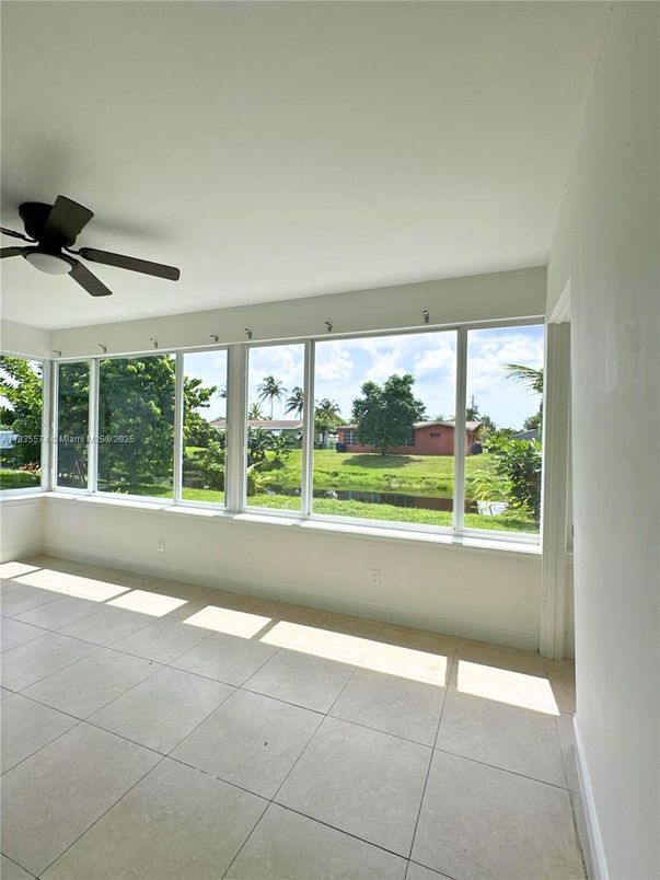 Empty room, Interior