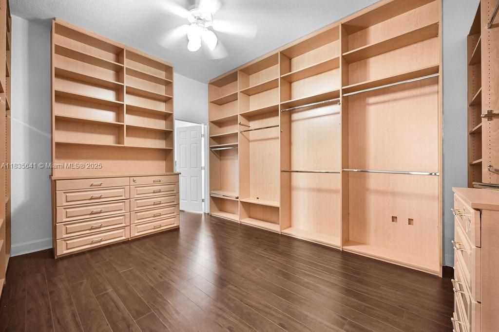 Interior, Walk-in Closets, Wood Texture Flooring