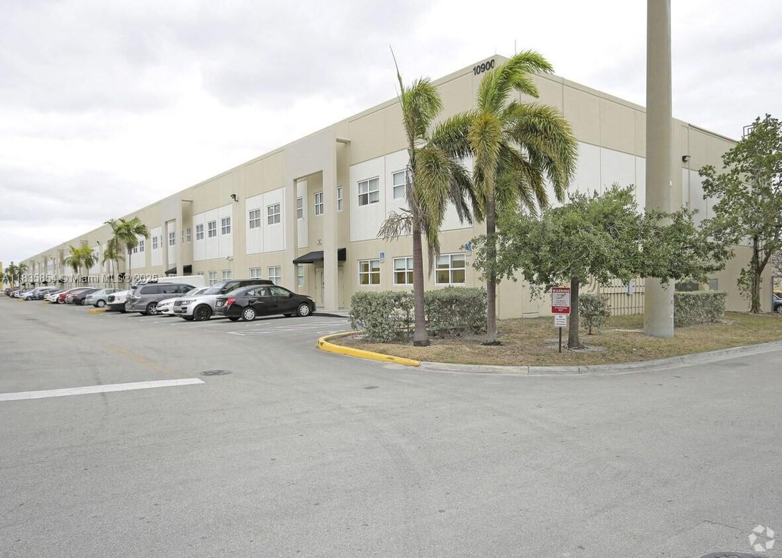 Exterior, Facade, Condo Building
