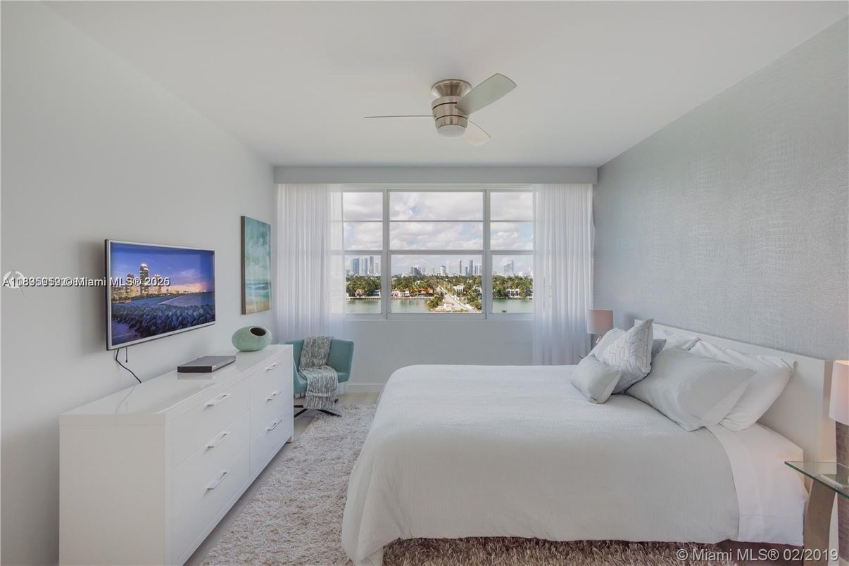 Bedroom, Interior, Water