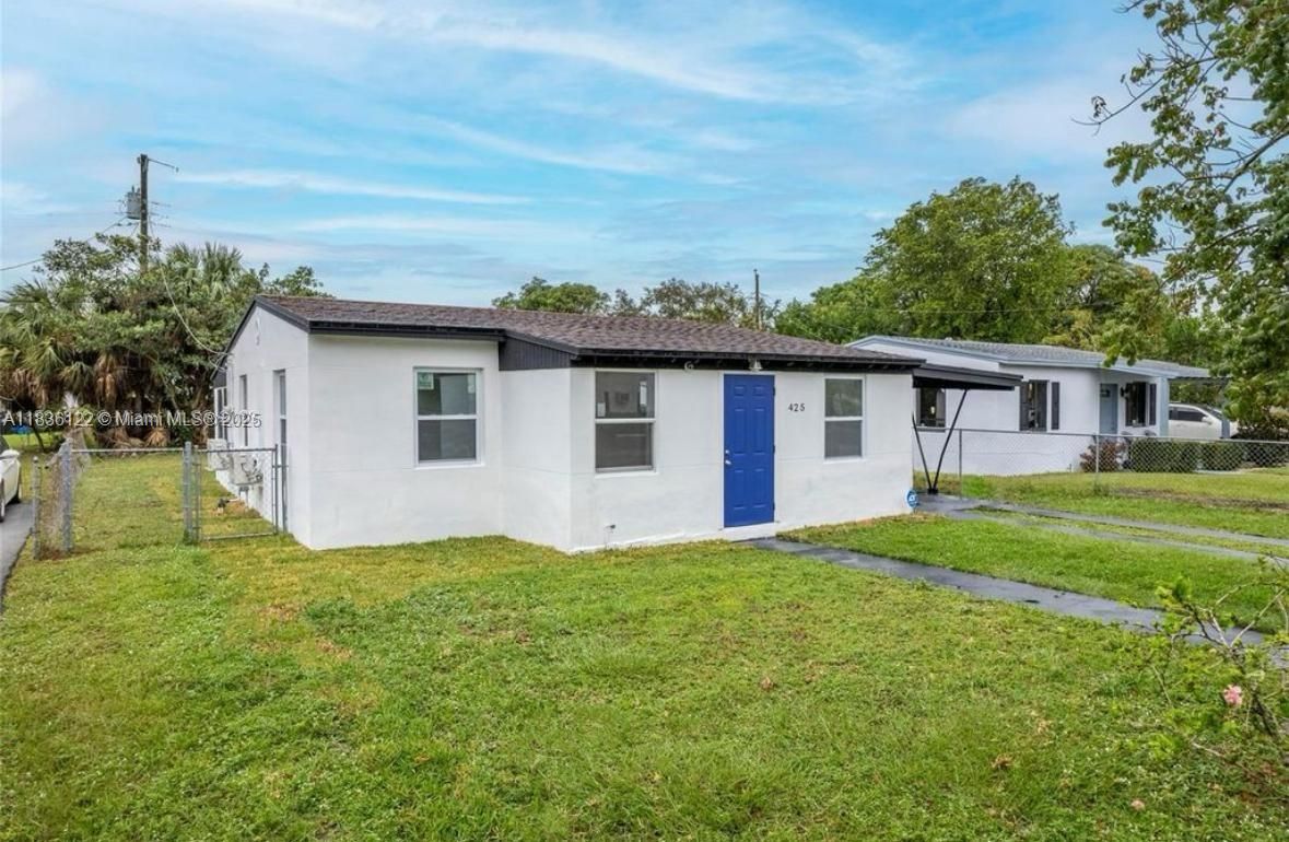 Backyard, Exterior, Facade, Ranch