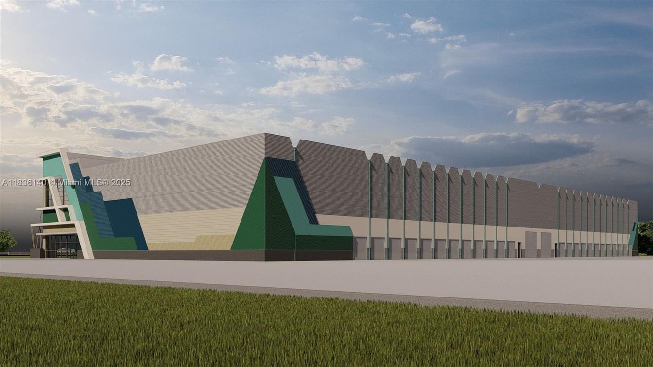 Exterior, Facade, Modern