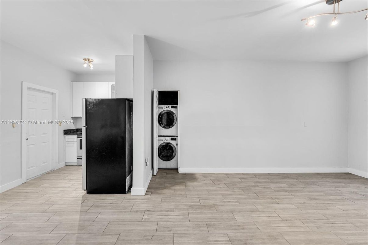 Empty room, Interior, Washer
