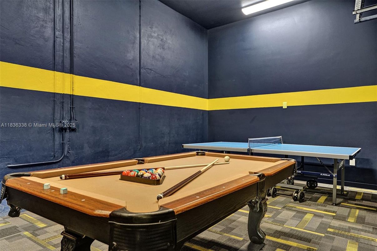 Billiard Table, Game Room, Interior
