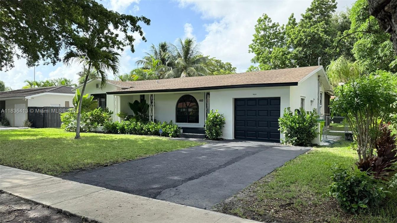 Attached, Exterior, Facade, Ranch