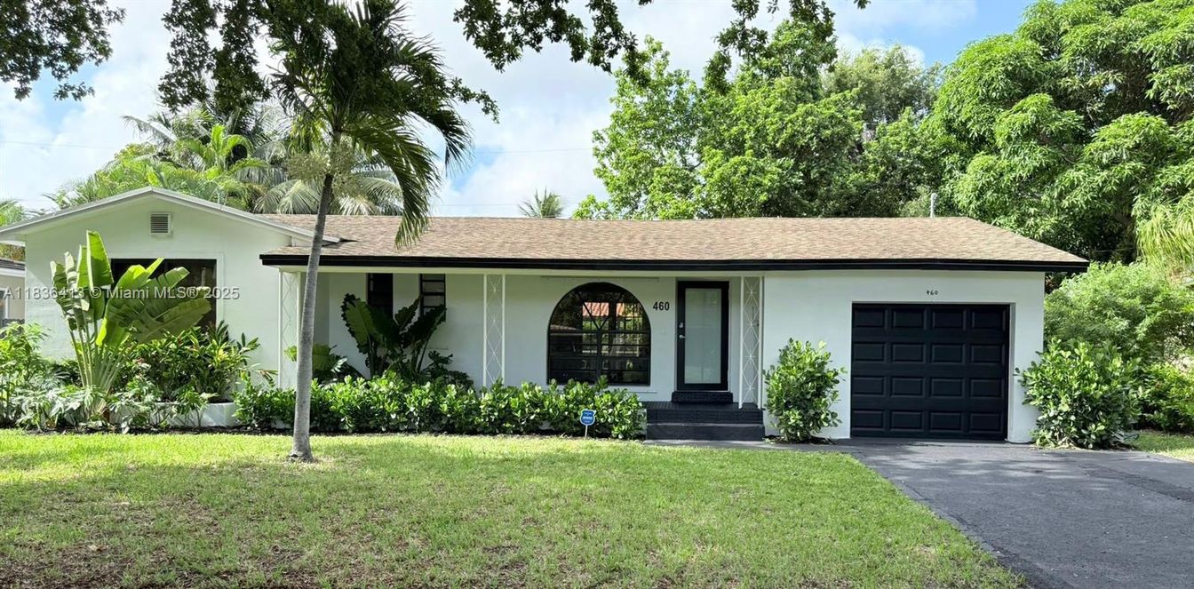Attached, Exterior, Facade, Ranch