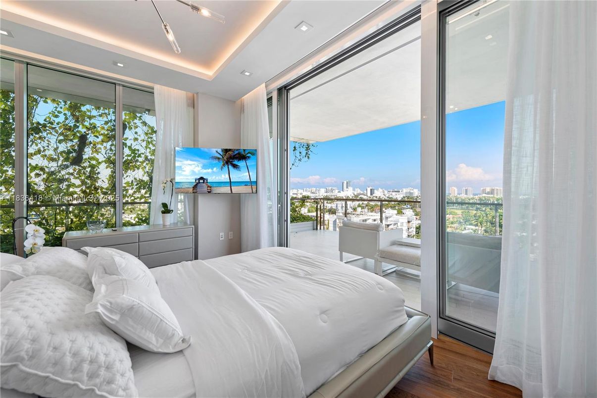 Bedroom, Interior, Recessed Lighting, Water, Wood Texture Flooring