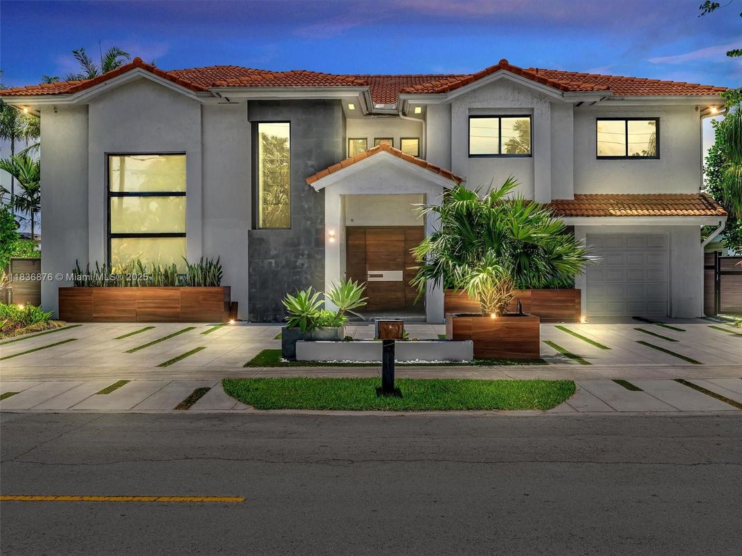 Attached, Exterior, Facade, Spanish Mediterranean