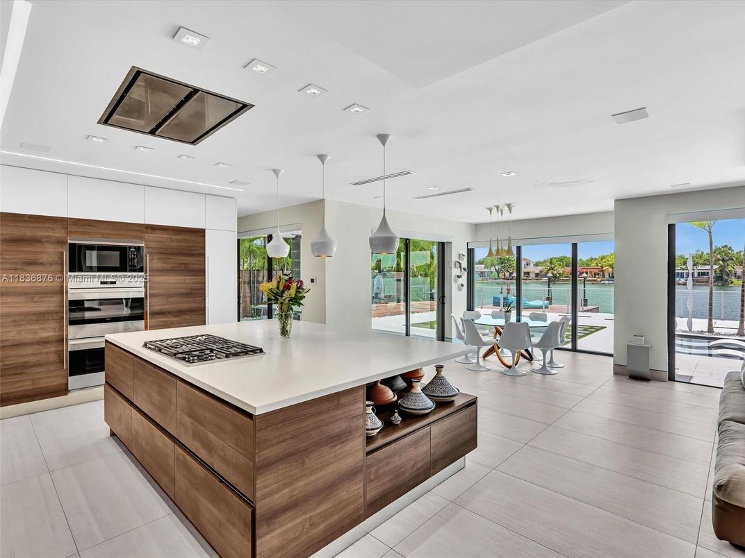 Dining room, Interior, Kitchen, Pendant Lights, Recessed Lighting, Stainless Steel Appliances, Water