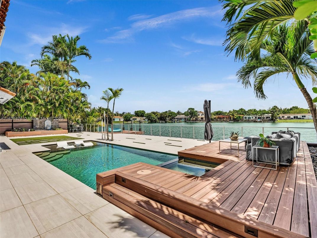 Exterior, Pool, Water