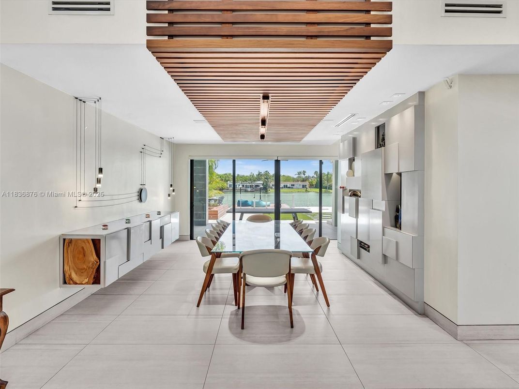 Dining room, Interior, Pendant Lights, Water