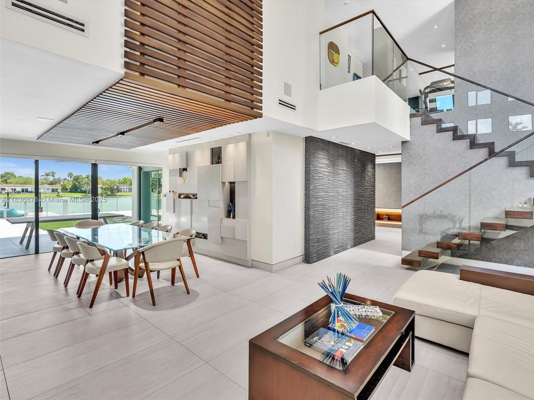 Dining room, Interior, Living room, Recessed Lighting, Water