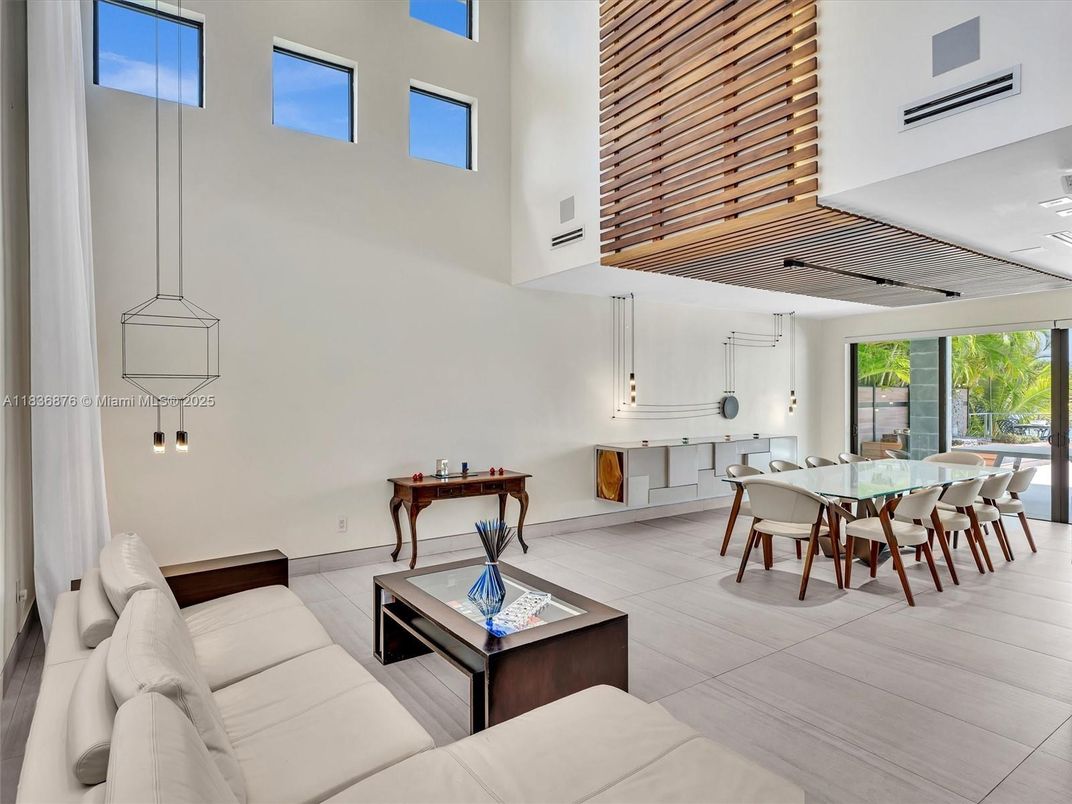 Dining room, Interior, Living room, Pendant Lights