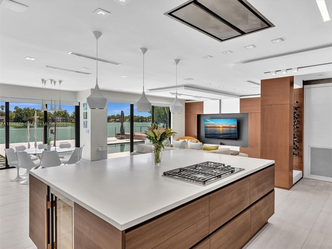 Dining room, Interior, Kitchen, Pendant Lights, Recessed Lighting, Water