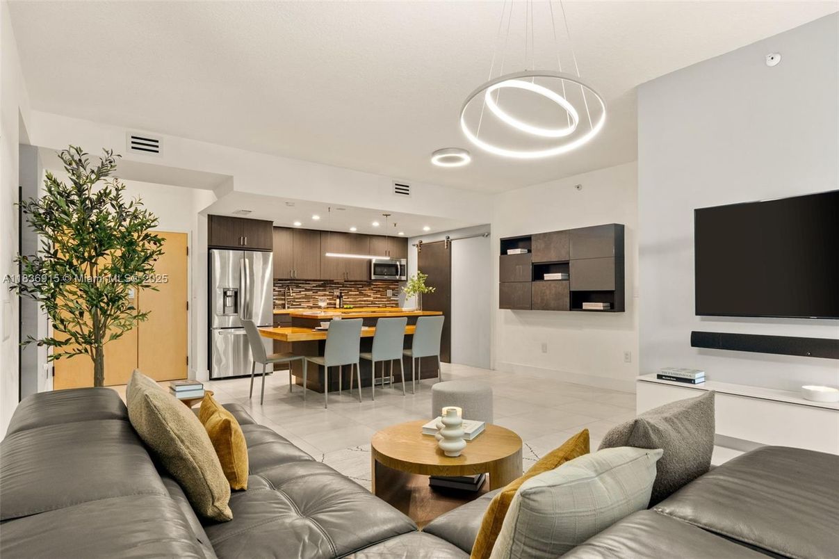 Dining room, Interior, Kitchen, Living room, Pendant Lights, Recessed Lighting, Stainless Steel Appliances