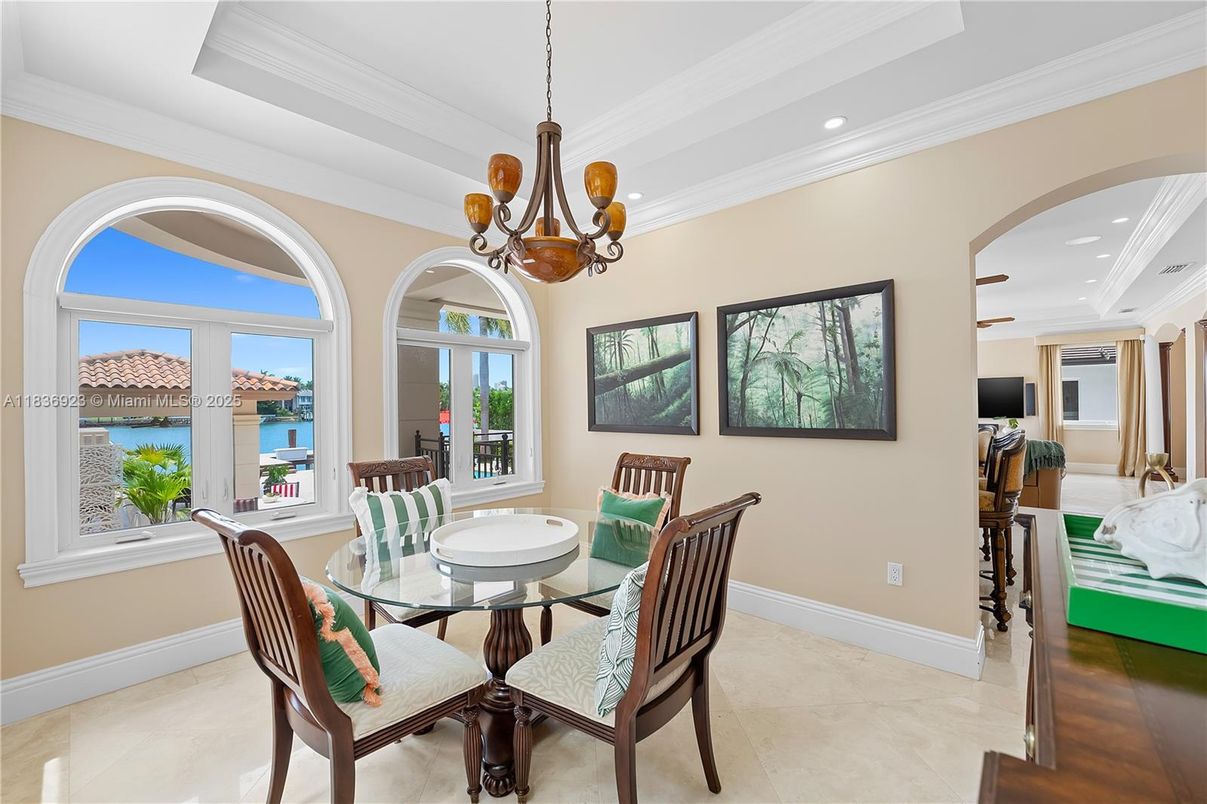 Dining room, Interior, Pendant Lights, Recessed Lighting, Water