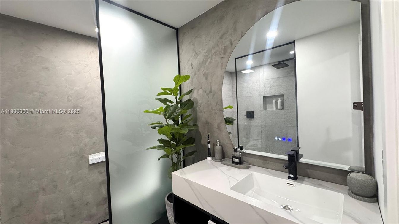 Bathroom, Interior, Recessed Lighting