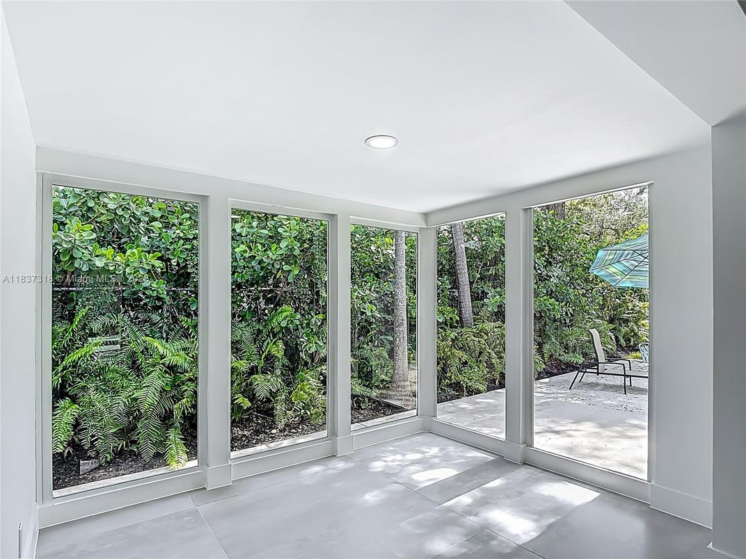 Empty room, Interior, Recessed Lighting, Sun Room