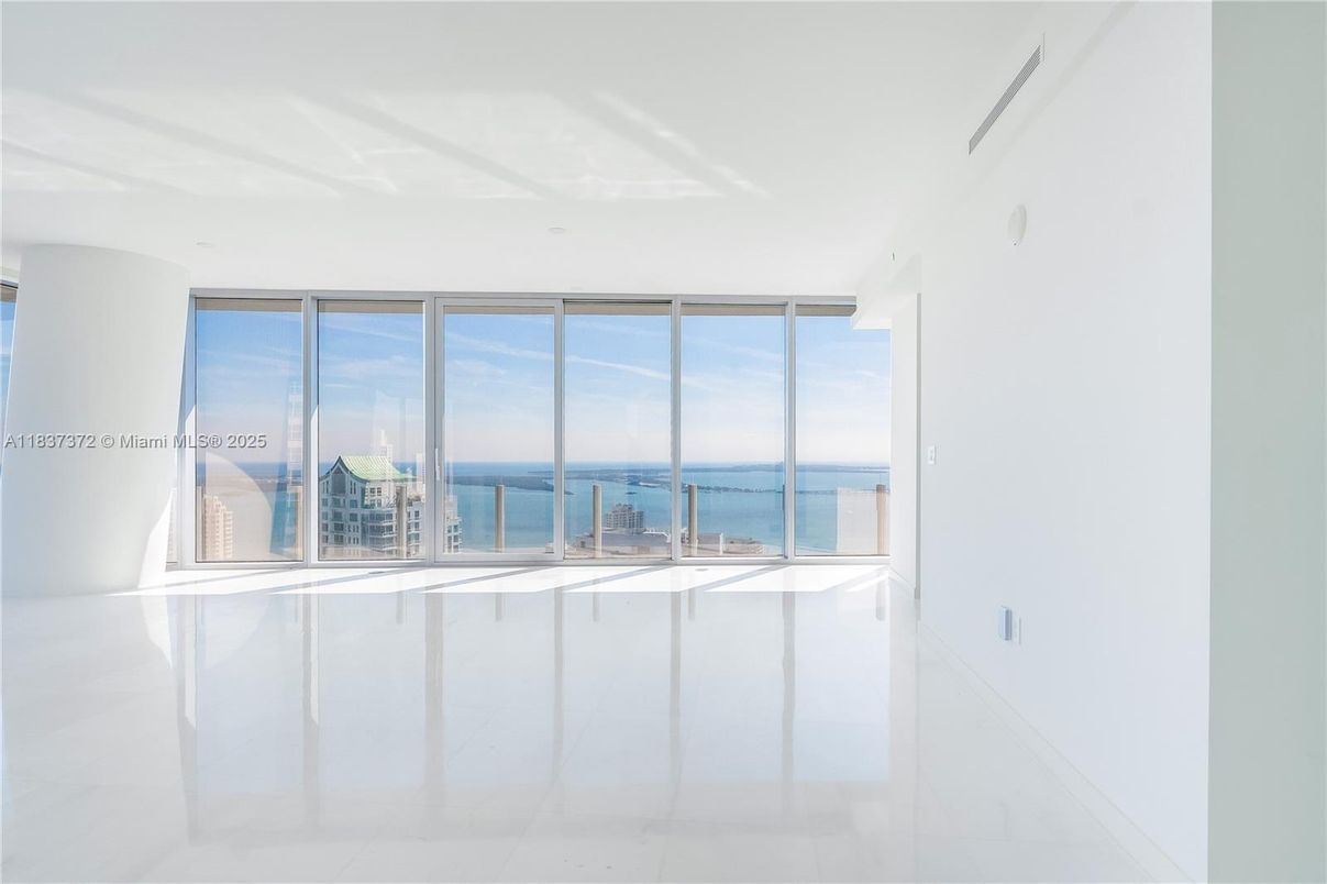 Empty room, Interior, Water