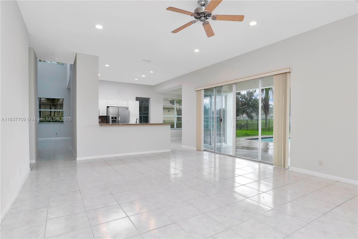 Empty room, Interior, Recessed Lighting