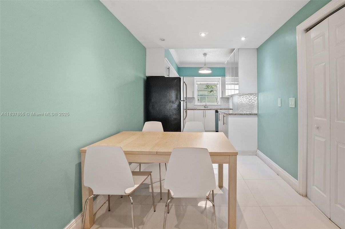 Dining room, Interior, Kitchen, Pendant Lights, Recessed Lighting