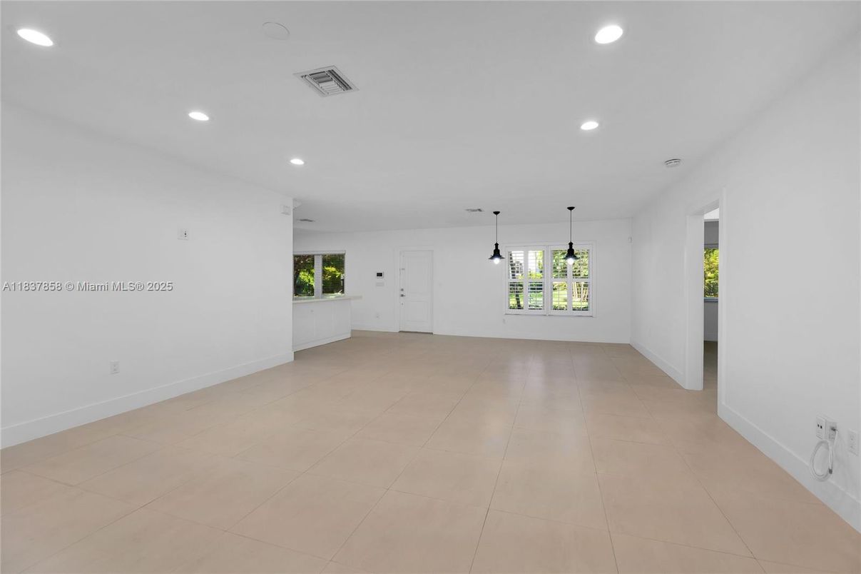 Empty room, Interior, Recessed Lighting