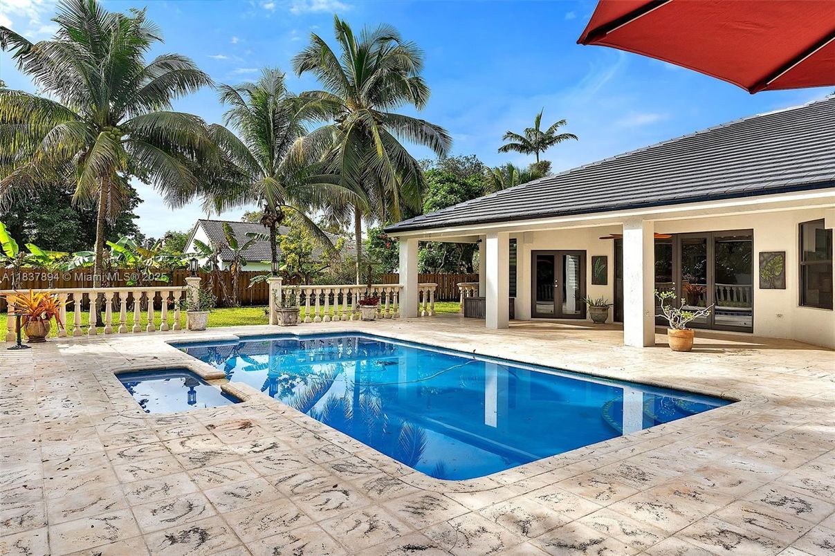 Exterior, Pool