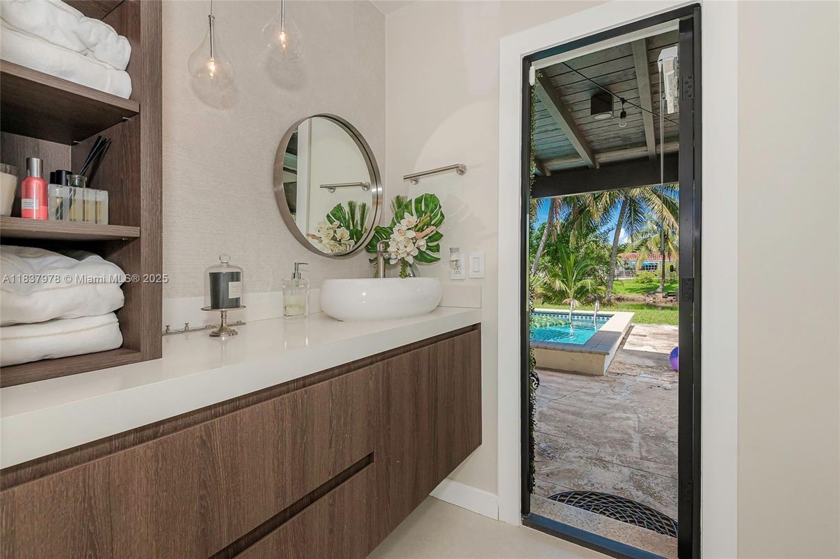 Bathroom, Interior, Pendant Lights
