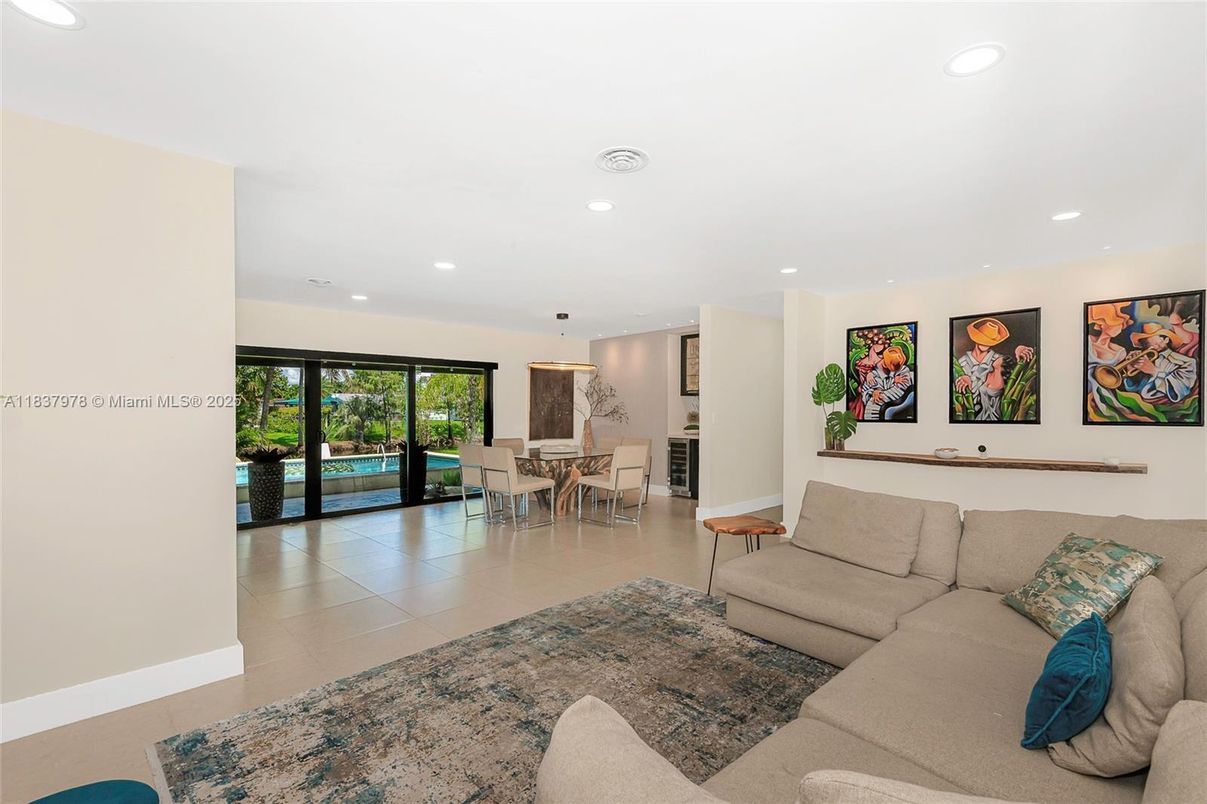 Dining room, Interior, Living room, Pendant Lights, Recessed Lighting
