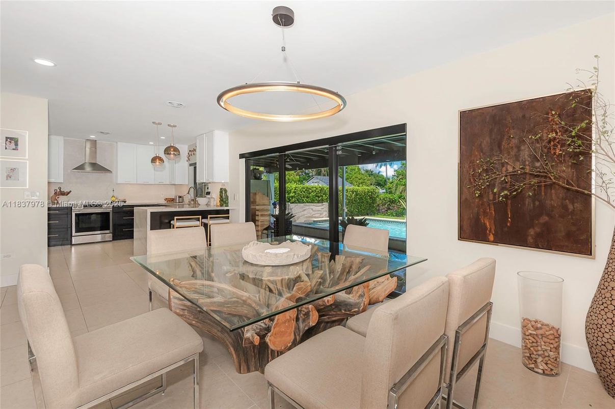 Dining room, Interior, Kitchen, Pendant Lights, Recessed Lighting, Stainless Steel Appliances