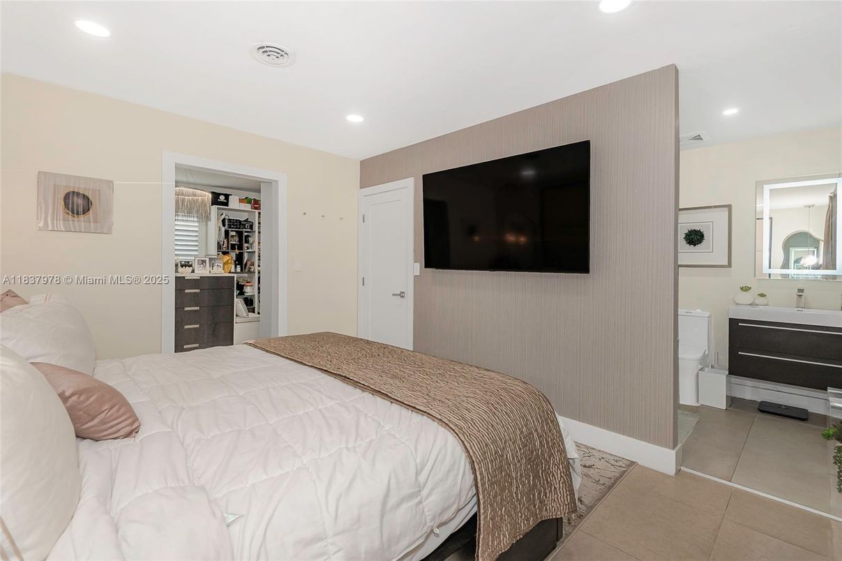 Bedroom, Interior, Recessed Lighting
