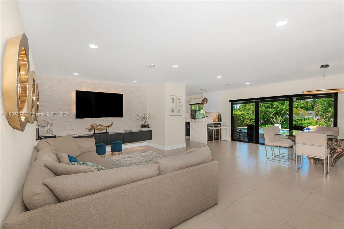 Dining room, Interior, Kitchen, Living room, Pendant Lights, Recessed Lighting