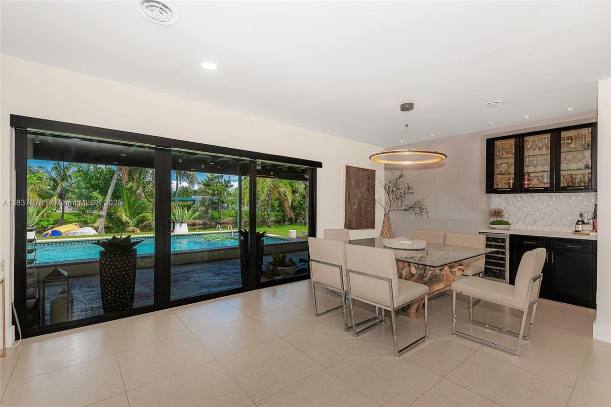 Dining room, Interior, Pendant Lights, Recessed Lighting