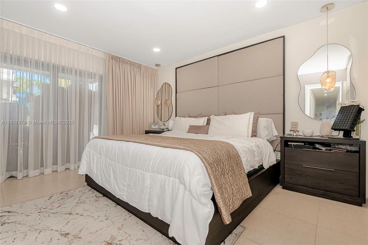 Bedroom, Interior, Pendant Lights, Recessed Lighting
