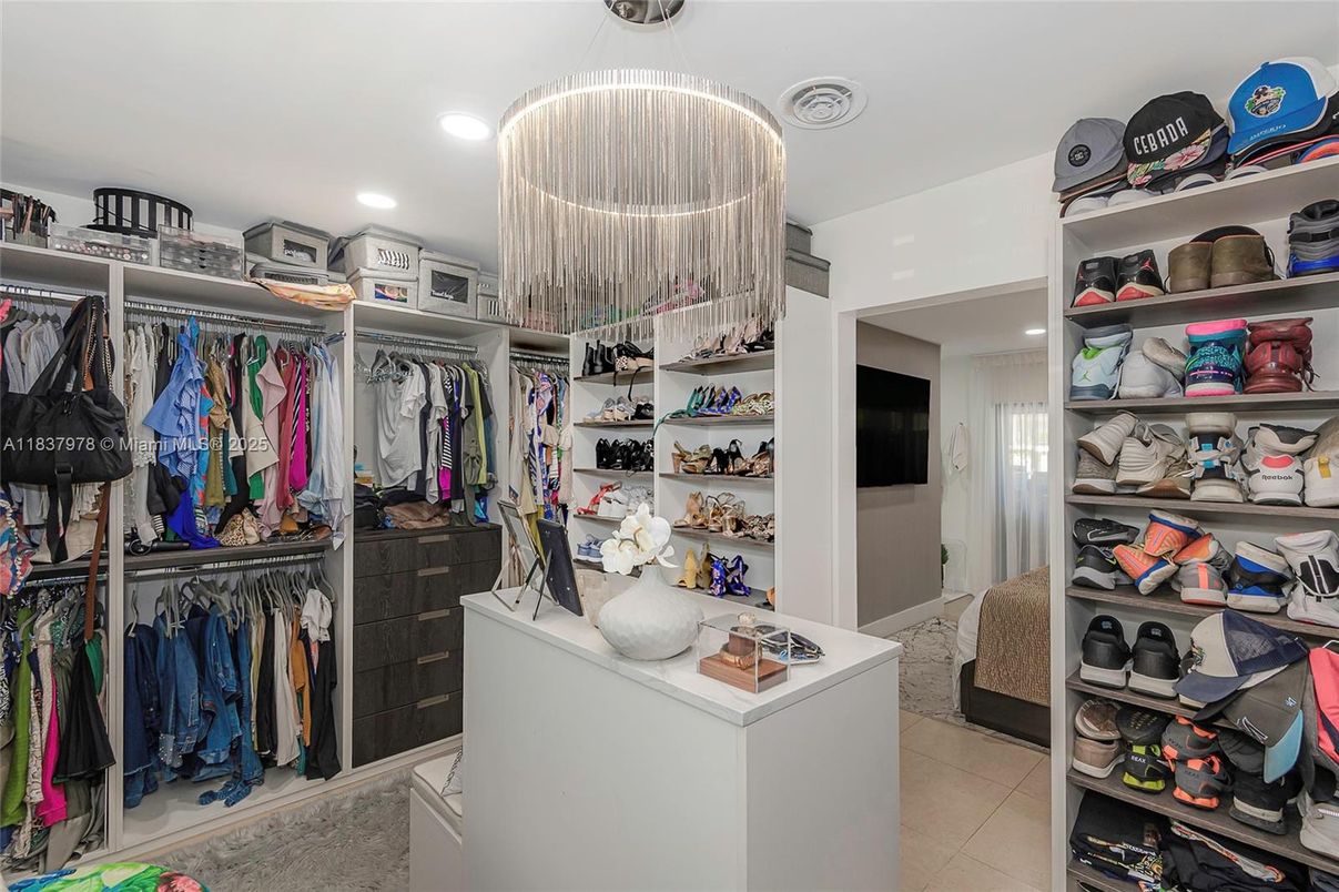 Interior, Pendant Lights, Recessed Lighting, Walk-in Closets
