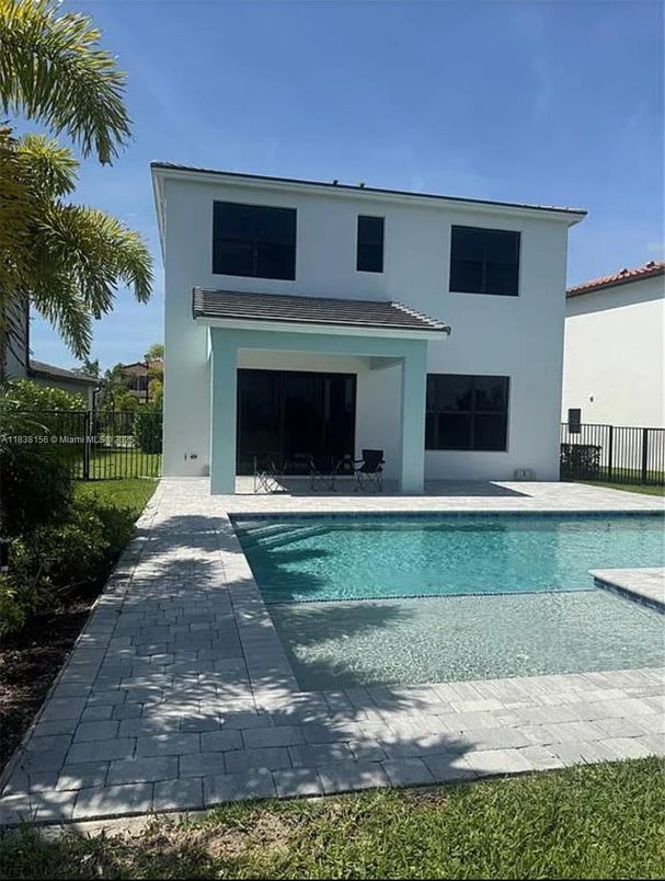 Exterior, Facade, Pool, Mediterranean