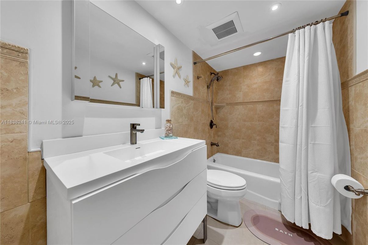 Bathroom, Interior, Recessed Lighting