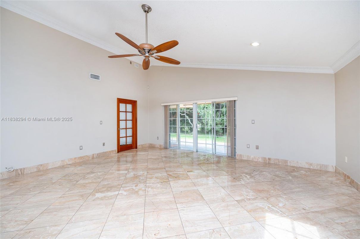 Empty room, Interior, Recessed Lighting