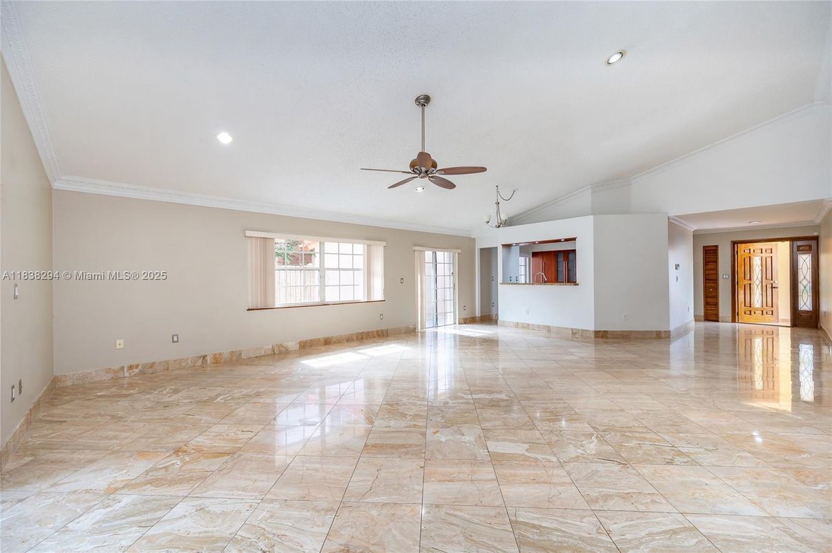 Empty room, Interior, Recessed Lighting