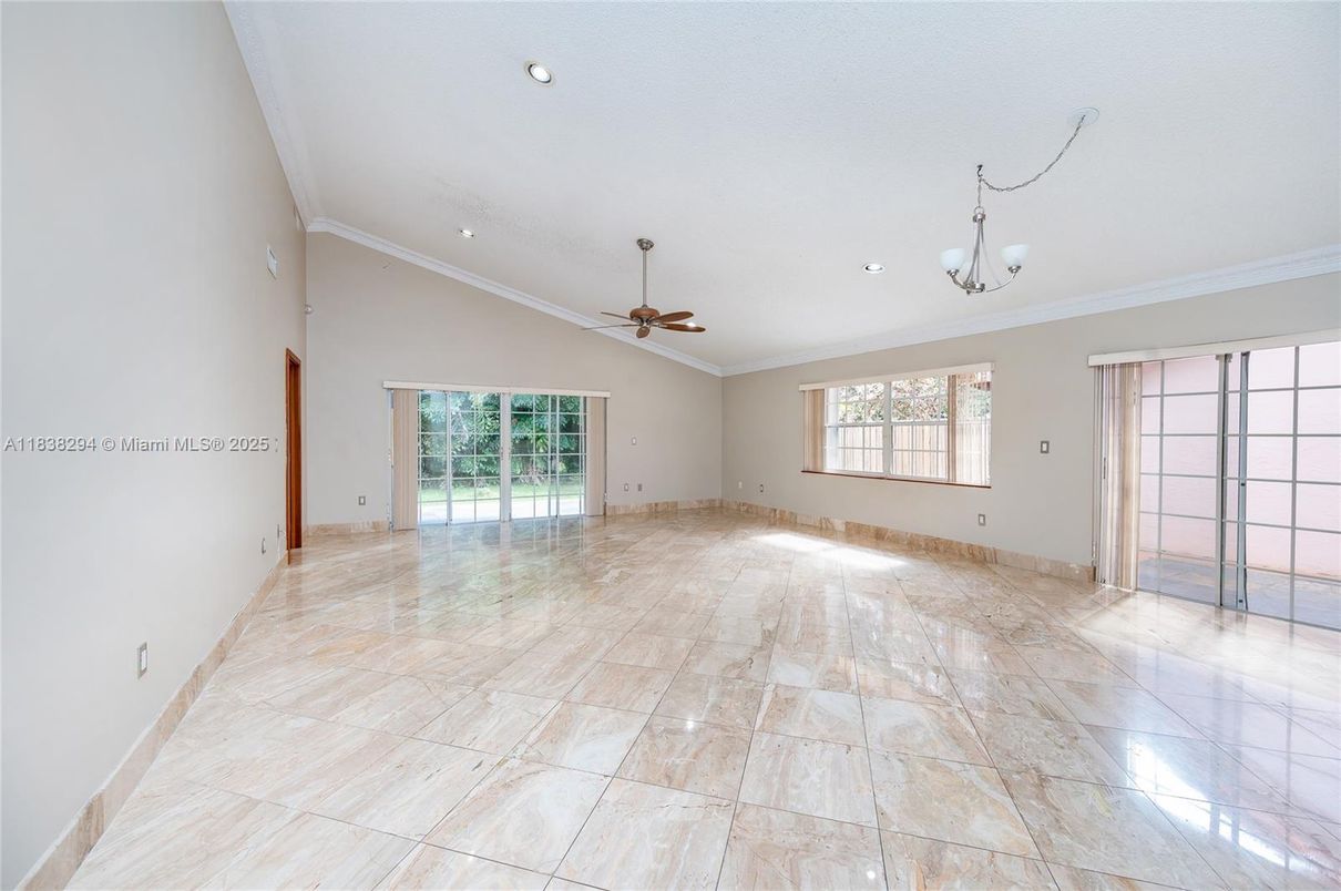 Empty room, Interior, Recessed Lighting