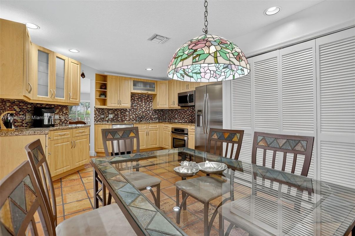 Dining room, Interior, Kitchen, Recessed Lighting, Stainless Steel Appliances