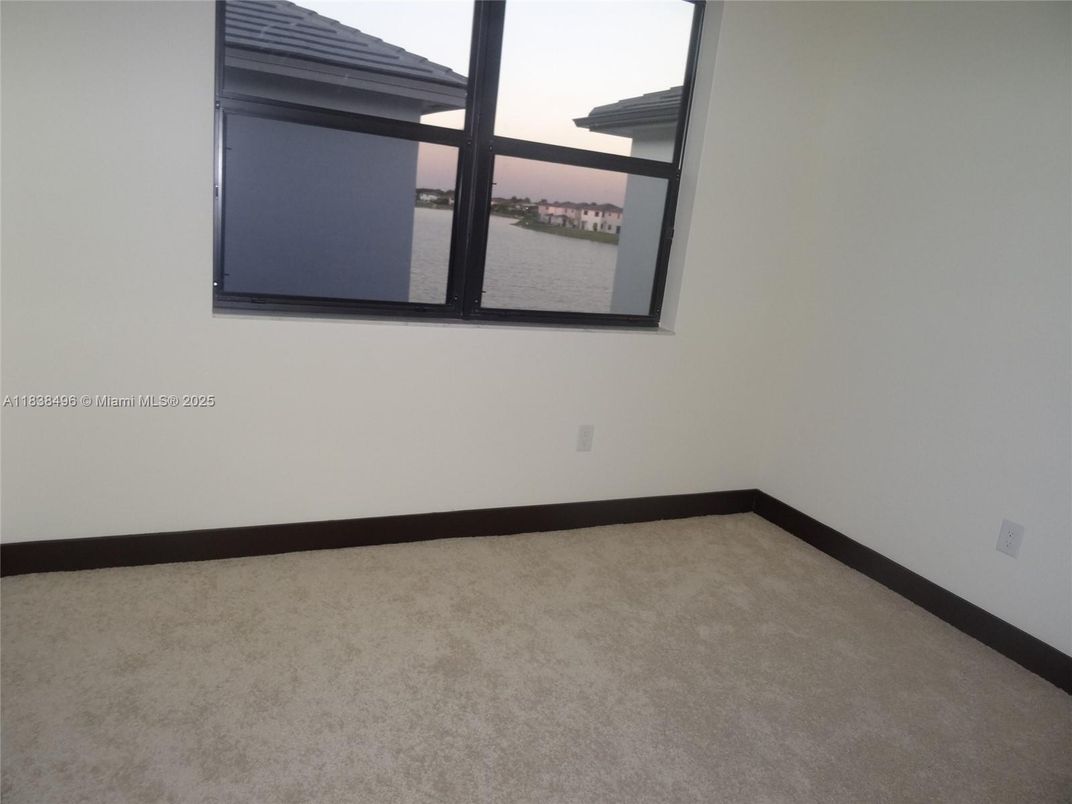 Empty room, Interior, Water