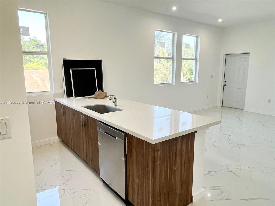 Interior, Kitchen, Marble, Recessed Lighting